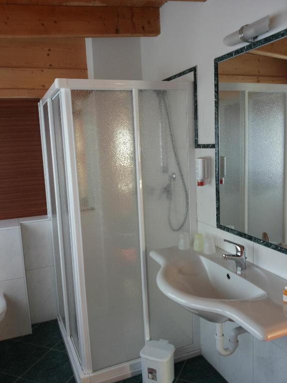 Hotel Laerchenhain Сан Валентино ала Мута Стая снимка